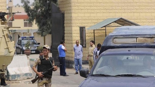 Msr'da cezaevi arac kaza yapt: 4 yabanc sank ld, 13' yaraland
