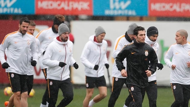 Galatasaray'da yerli futbolcularn tam 7 ay para alamadklar ortaya kt