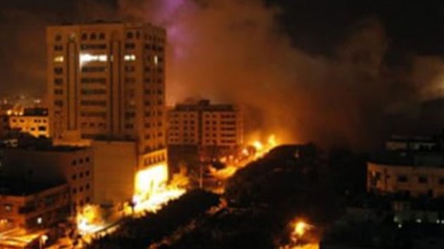srail'in Gazze'ye saldrlarnda 2 Filistinli ehit oldu   