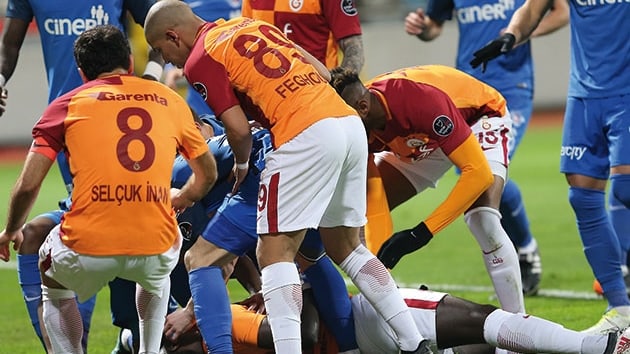 Galatasaray'dan Gomis ve Serdar Azizin son durumu hakknda aklama