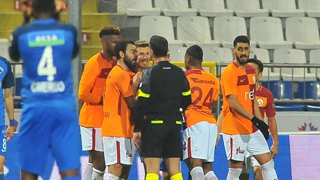 Galatasaray camiasndan Halis zkahya'ya byk tepki