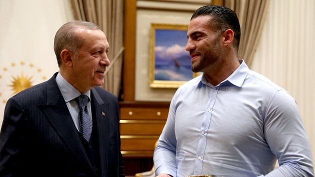 Cumhurbakan Erdoan, dnya ampiyonu Suriye asll boksr Mahmut mer Manuel Charr kabul etti