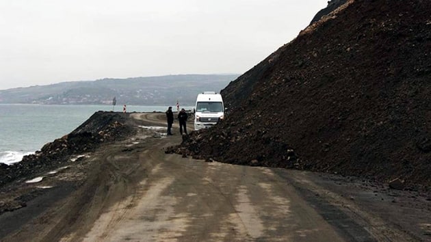 Tekirda-arky yolunda toprak kaymas
