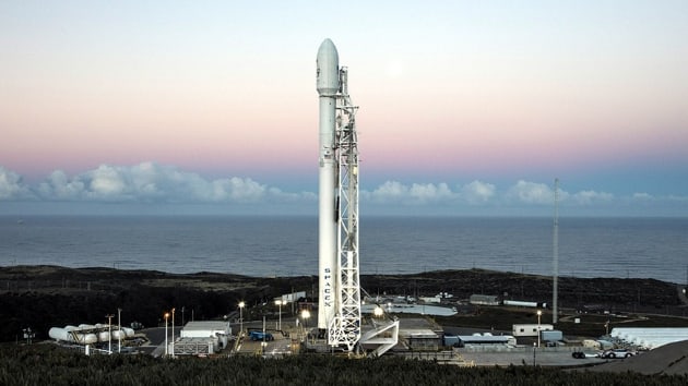 SpaceX, yksek hzl internet uydularn frlatyor. Canl yayn