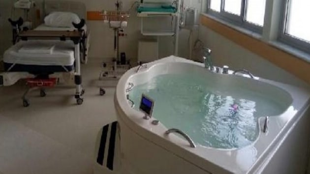 Devlet hastanelerindeki ilk suda doum nitesi alyor