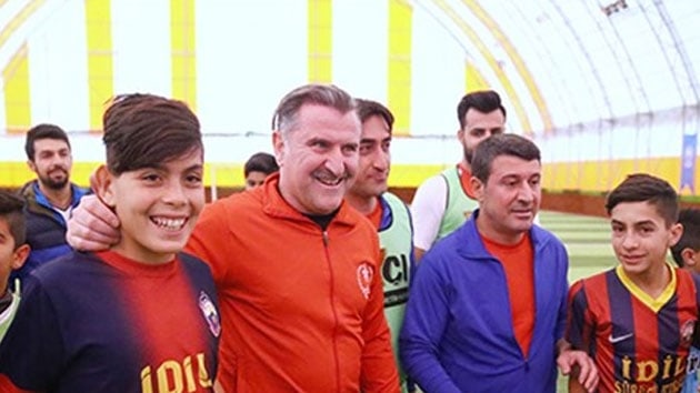 Osman Bak 4 milyon 200 bin rencinin sportif ynden tarandn aklad