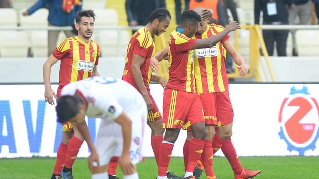 Yeni Malatyaspor evinde, ligin son srasndaki Karabkspor'u 3-1 malup etti