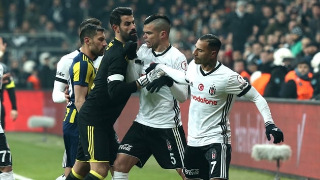 Volkan Demirel ve Ricardo Quaresma'dan benzer mesaj: �zg�n�m