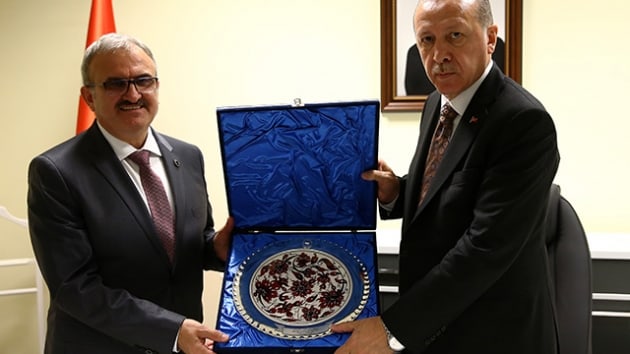 Cumhurbakan Erdoan, Antalya Valisi ve Bykehir Belediye Bakan'n kabul etti