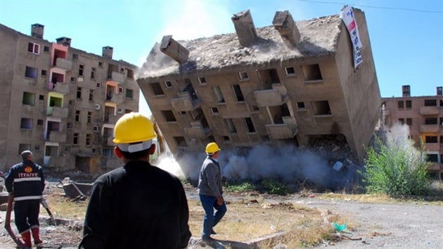 Riskli evini yktran milyoner oldu: 100 m2'ye 2 milyon lira