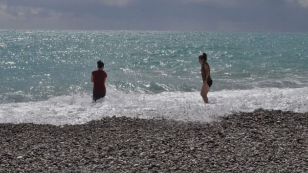 Antalya'da hava scakl 22, deniz suyu scakl 18 dereceye ulat