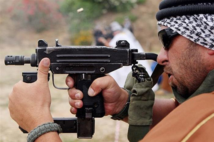 Uzi, el de�i�tiriyor