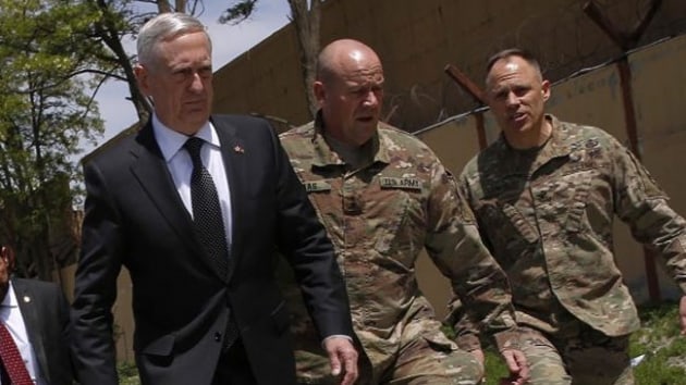 ABD Savunma Bakan Mattis Taliban meselesini grmek zere Afganistan'da