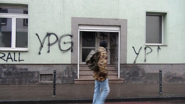 Terr rgt PYD/PKK yandalar Almanya'da cami ve restorana saldrd