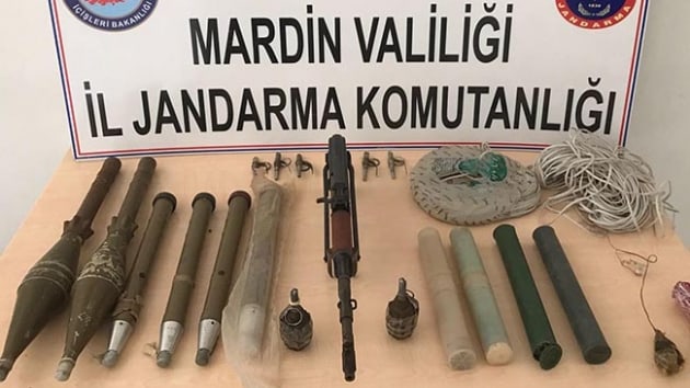1 terristin teslim olduu Mardin'de PKK'nn cephanelii ele geirildi