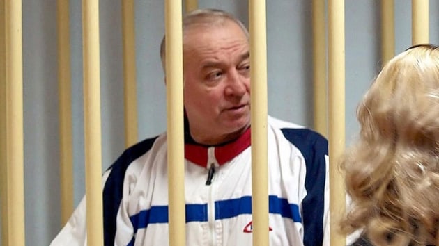 KSY uzmanlar zehirlenen eski Rus casus iin ngiltere'ye gidiyor