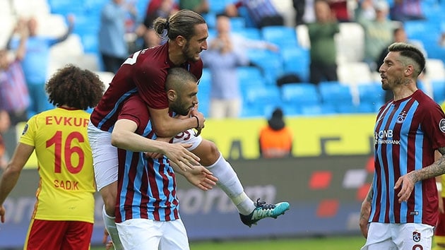 Trabzonspor, Evkur Yeni Malatyaspor engelini rahat geti