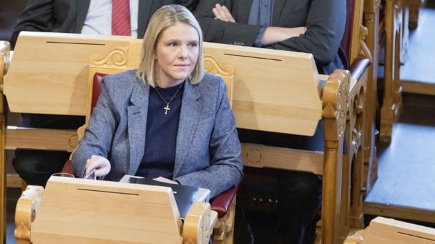 Norve Adalet ve Gmen Bakan Listhaug istifa etti 