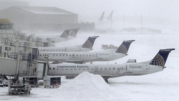 ABD'de kar frtnas nedeniyle 4 bin uak seferi iptal edildi
