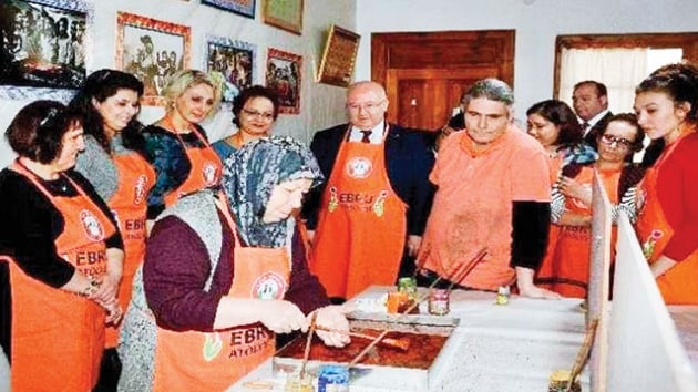 Ebru sanat ile yaama tutundular