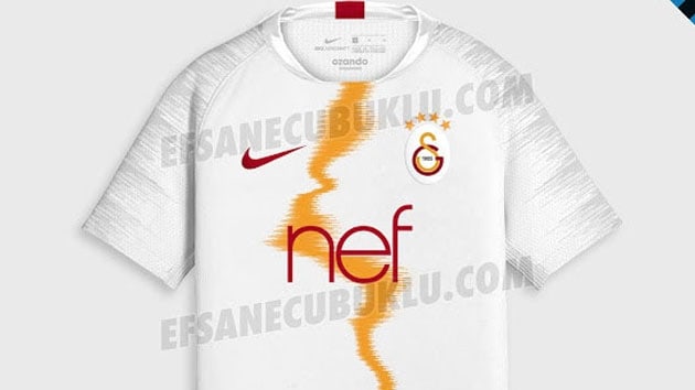 Galatasaray'n yeni sezon formas ortaya kt! ort ve orap da beyaz