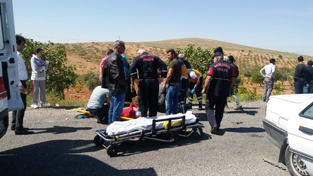 anlurfa'da hafif ticari arala otomobilin arpmas sonucu 2 kii hayatn kaybetti