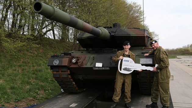 Gelimi Leopard tanklar teslim edildi