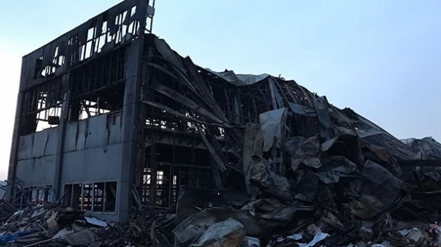 Sakarya'da yanan fabrika 24 saat sonra tamamen sndrld