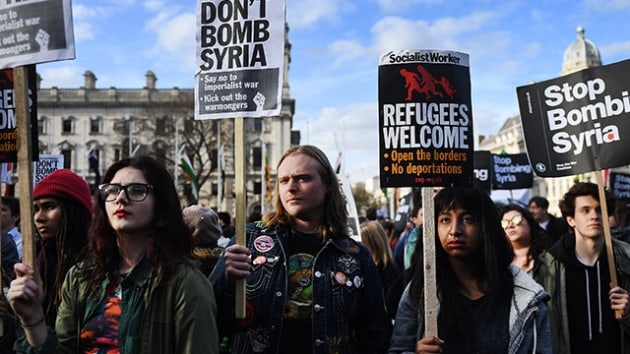 ngiltere'de Suriye operasyonu protestosu 