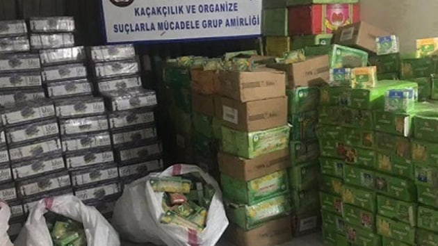 Hakkari'de kaaklk operasyonu: 3 ton nargile ttn ve 2 bin paket sigara ele geirildi