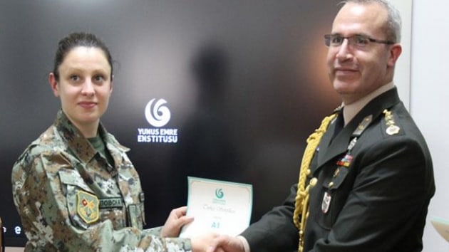 Makedonyal askeri personele Trke sertifika