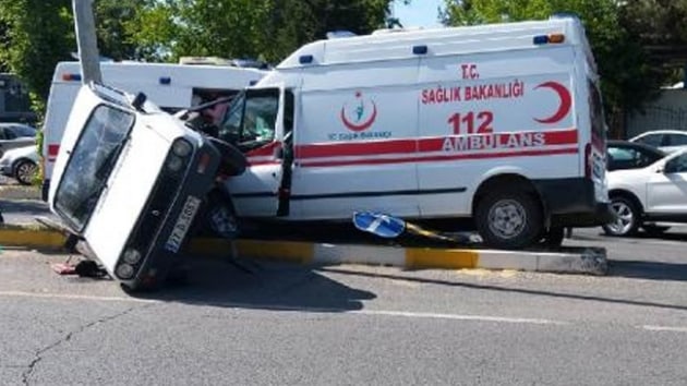 Adyaman'da ambulansn da kart kazada 5 kii yaraland