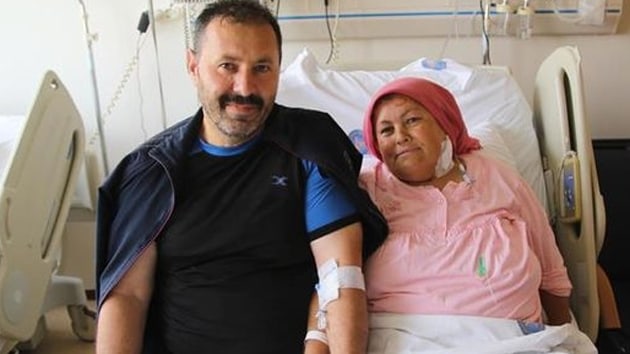 Mevlt al, evlilik yl dnmnde ei Zeynep al'a bbreini verdi