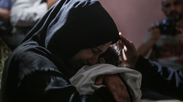 Gazze eridi'ni kana bulayarak 62 Filistinliyi ehit eden srail glerinin katliamnda 'en kk ehit' 8 aylk Leyla oldu