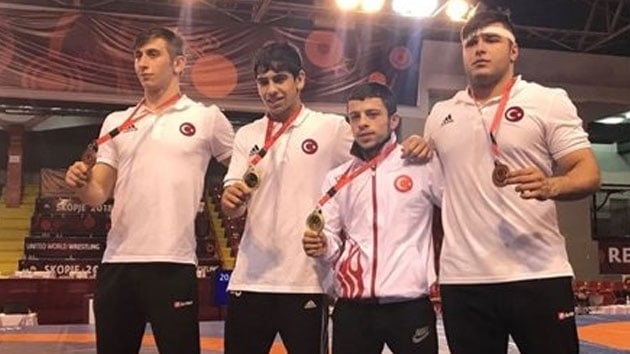 Spor Bakan Osman Bak iki altn iki bronz madalya kazanan greileri tebrik etti