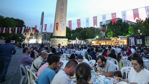 Trkiye ramazann ilk gnnde iftar sofralarnda bulutu