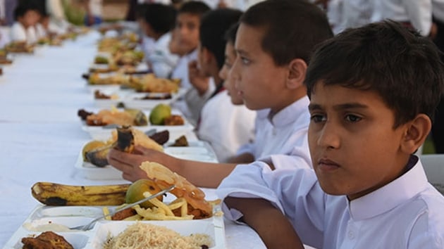 TKA, Pakistan'da 600 yetime iftar verdi