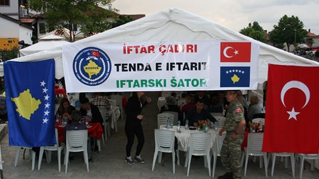 KFOR Trk Temsil Heyeti Bakanlndan Prizren'de iftar