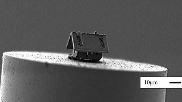 Fransz nanorobotik uzmanlar, yeni bir mikrorobot sistemi kullanarak dnyann en kk evini yapt