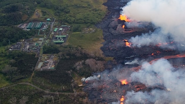 Hawaii'deki Kilauea Yanarda'ndan akan lavlarn jeotermal elektrik santraline ulamas nedeniyle, santraldeki yanc maddeler tahliye edildi