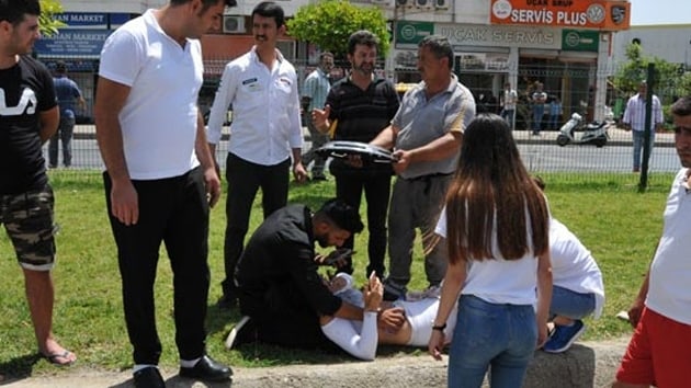 Antalya'da otomobille motosikletin arpmas sonucu yaralanan turist kz iin vatanda seferber oldu
