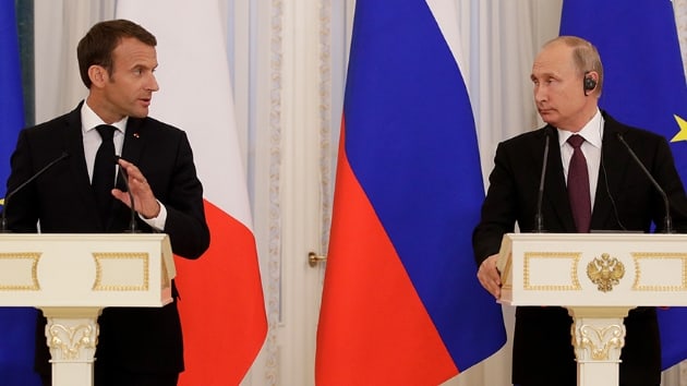 Putin ve Macron, St. Petersburg'ta bir araya geldi