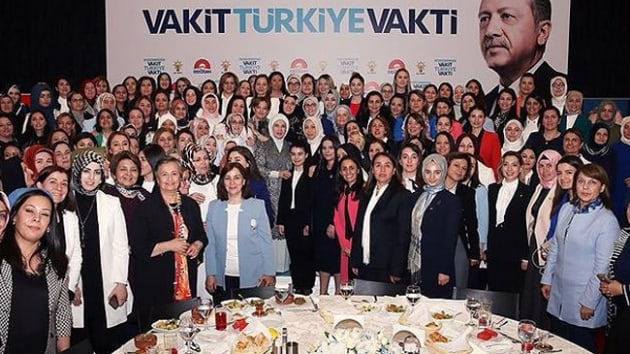 Emine Erdoan, AK Parti'nin kadn milletvekili adaylaryla iftarda bulutu