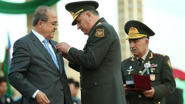 Bakan Yardmcs Alpay'a Azerbaycan'da gururlandran madalya