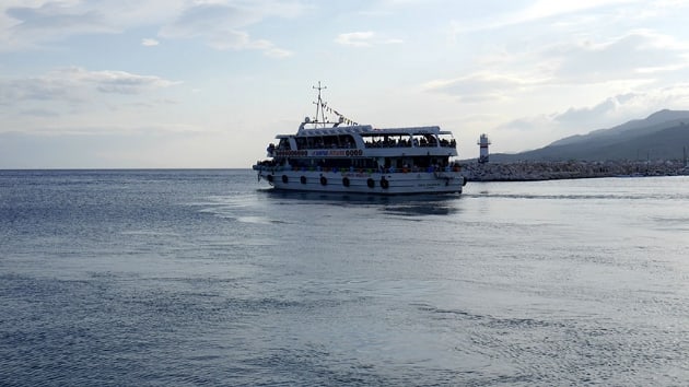 anakkale'nin Kkkuyu Beldesi'nden Yunanistan'n Midilli Adas'na feribot seferleri balyor