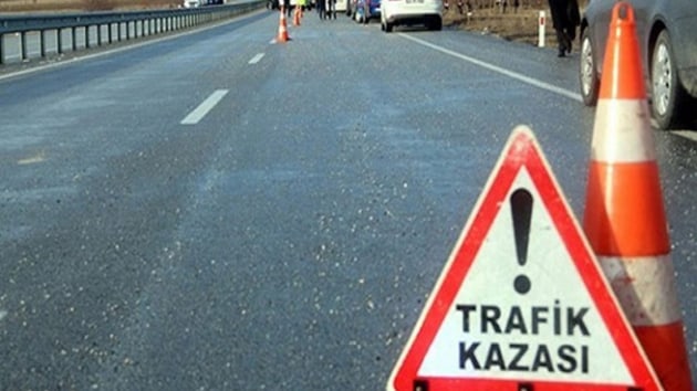 Burdur'da otomobilin arampole devrilmesi sonucu 1 kii ld, 2 kii yaraland