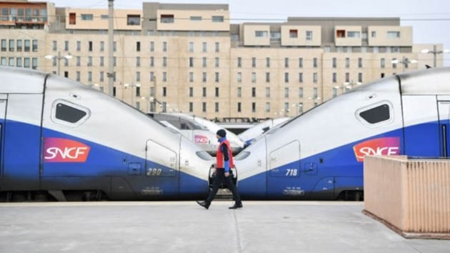 Fransa'nn en uzun grevlerinden birine sahne olan demir yolu reform tasars Senato'da onayland
