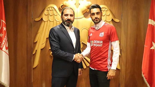 Demir Grup Sivasspor, Uur ifti'yi kadrosuna katt