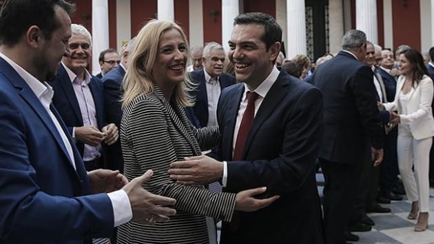 Yunanistan Babakan Aleksis ipras ilk kez kravat takt