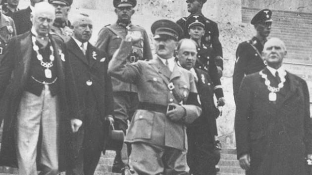 Hitler'in atal bak takm binlerce sterline satld